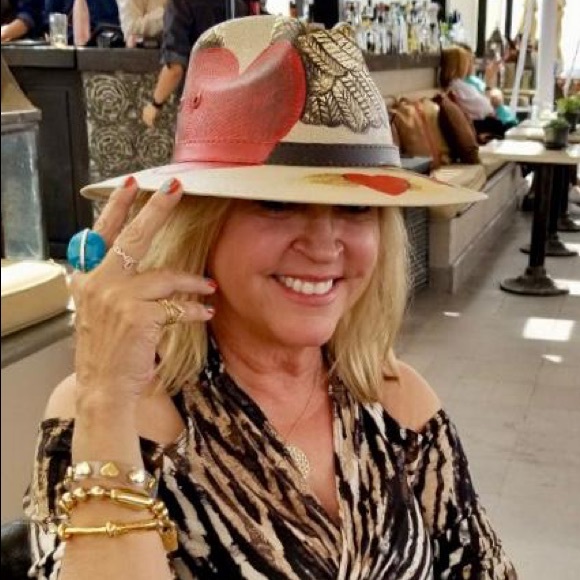 Fashionista with Style - Picture 3 of 8